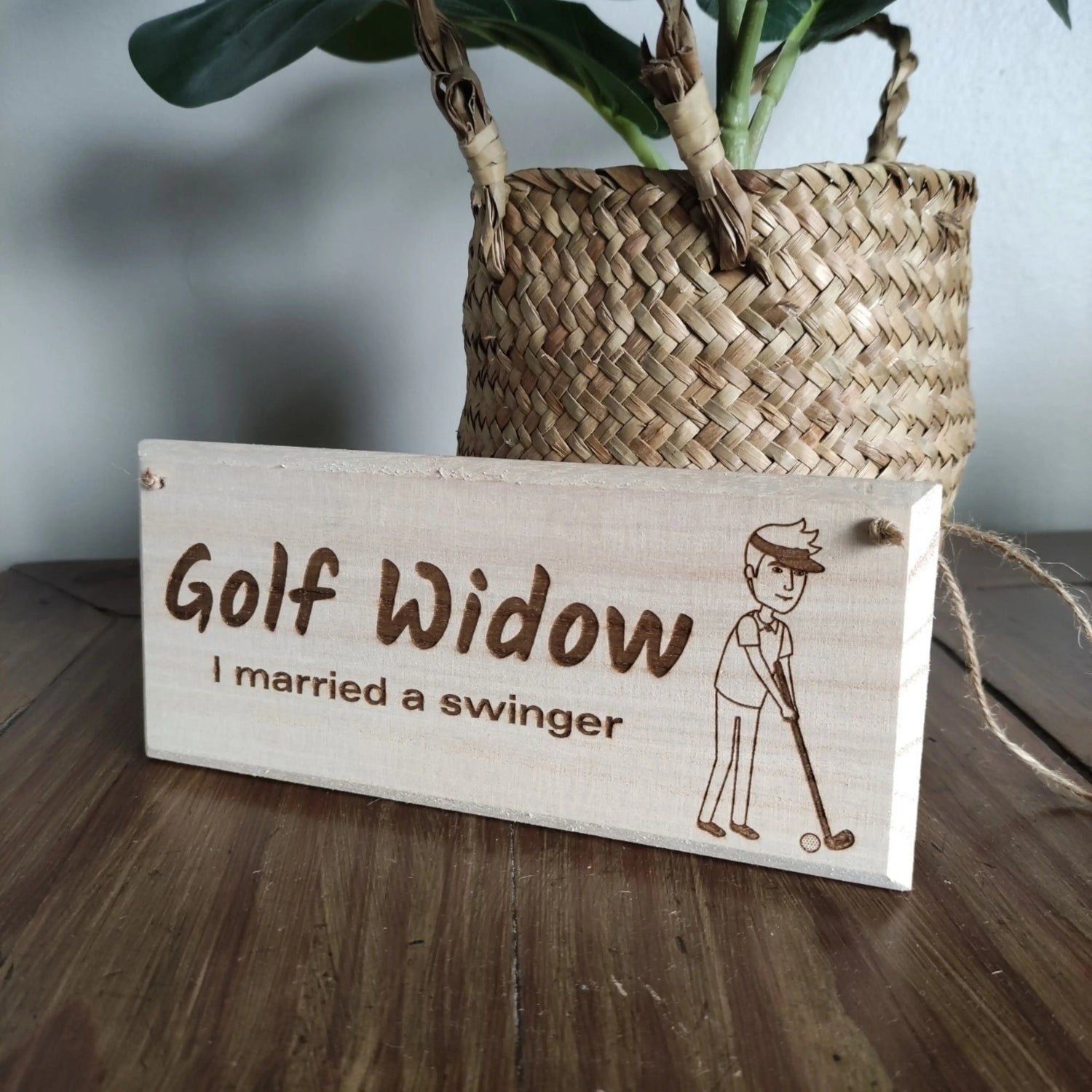 Wooden Golf Hanging Sign | I Married A Swinger